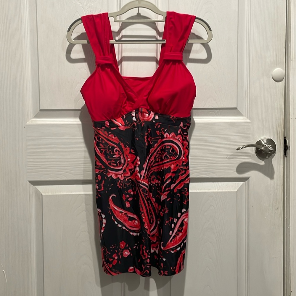 NWOT women’s tankini set size Large with boy shorts bottoms.